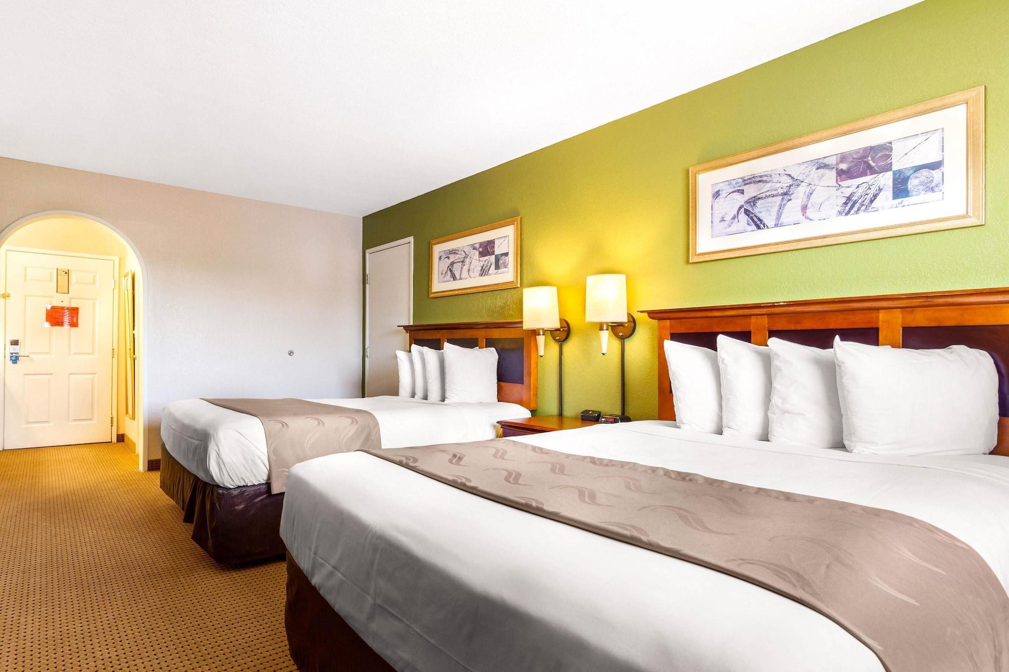 Rodeway Inn 3*