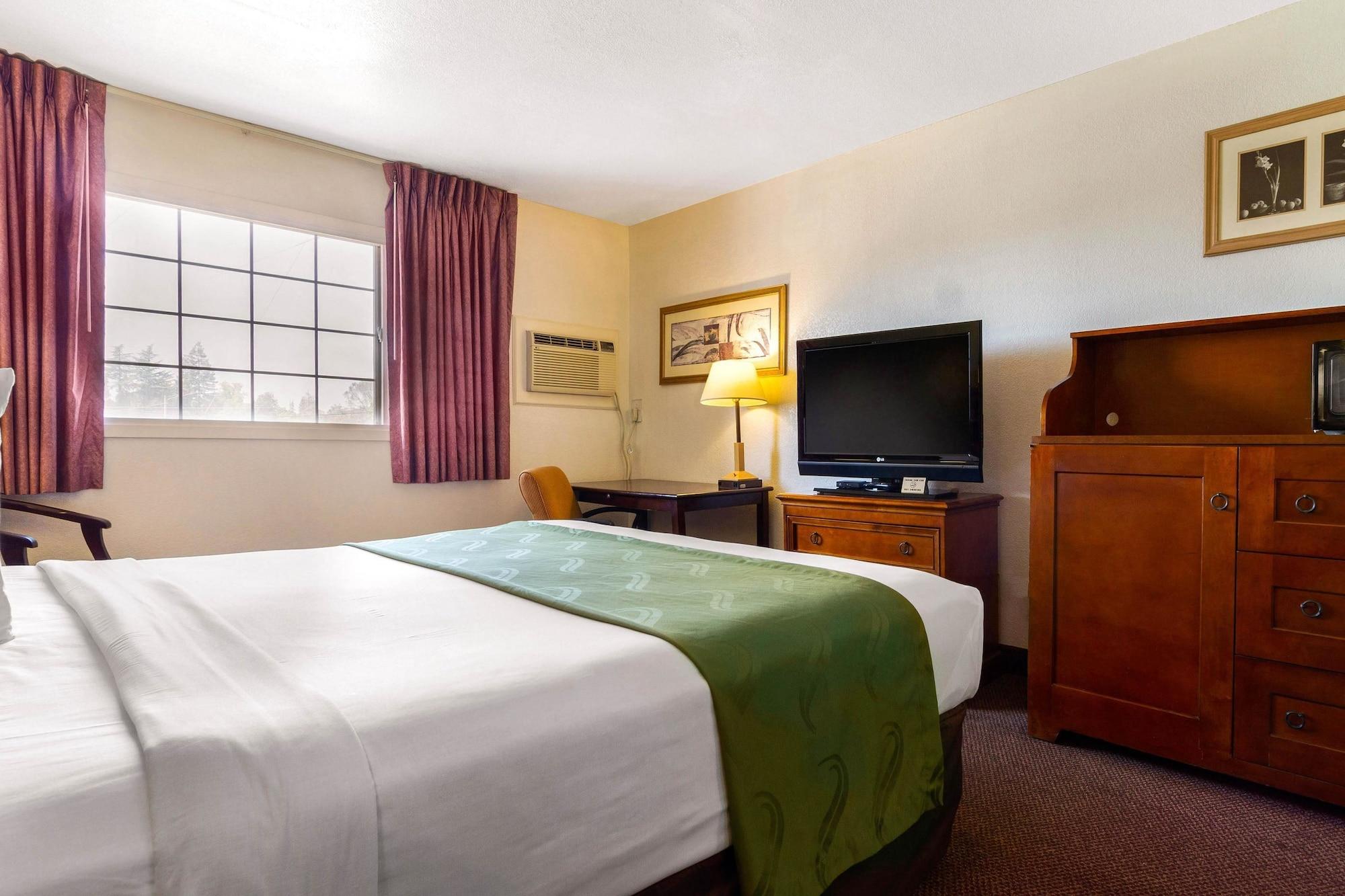 Rodeway Inn 3*