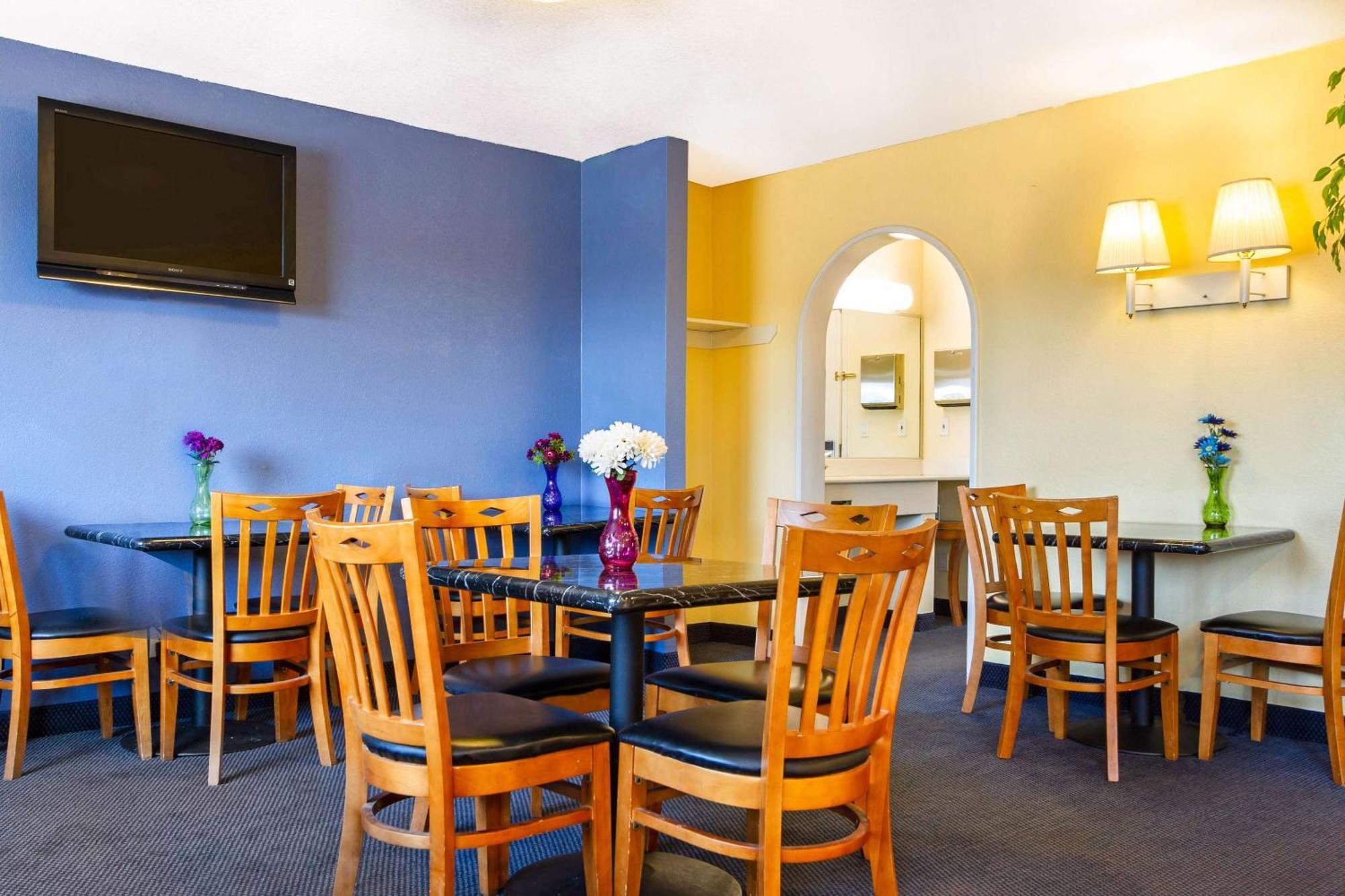 Rodeway Inn 3*