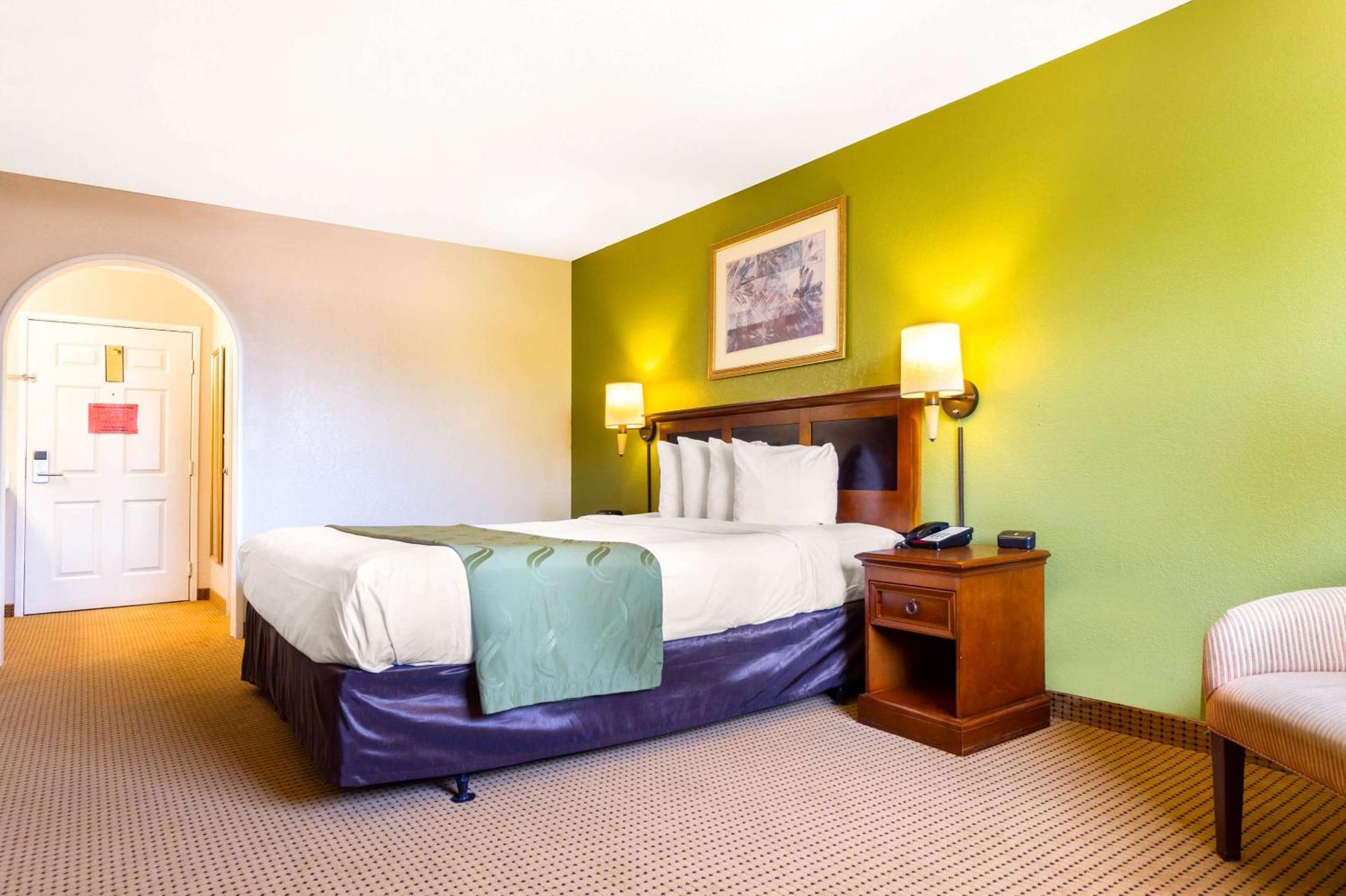 Rodeway Inn 3*