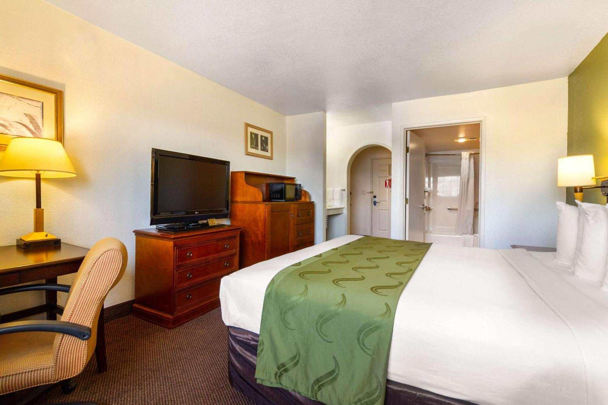 Rodeway Inn 3*
