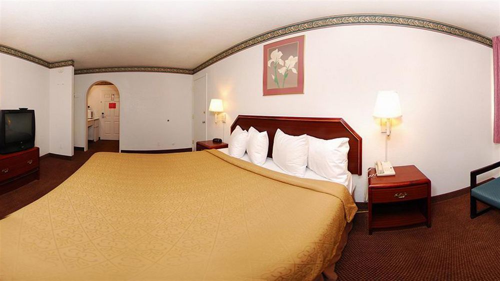 Rodeway Inn 3*