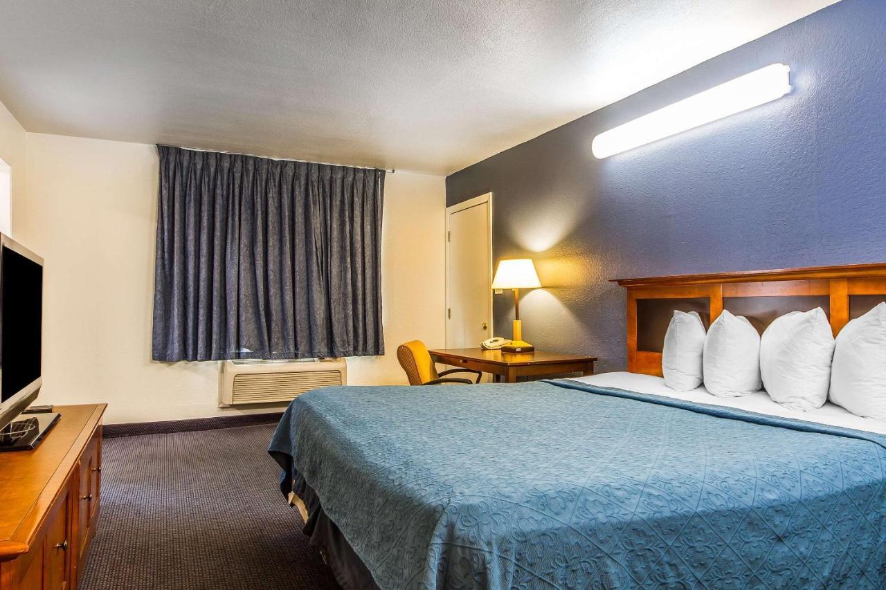 Rodeway Inn 3*