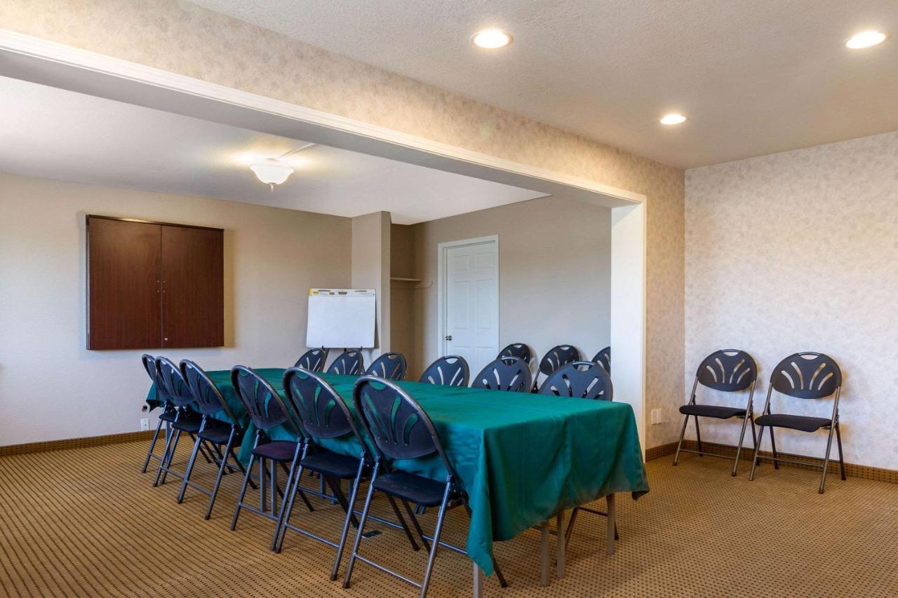 Rodeway Inn 3*